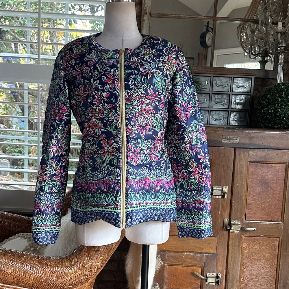 LILLY PULITZER QUILTED DOWN REVERSIBLE JACKET NAVY / PRINTED FLORAL M  EXCELLENT